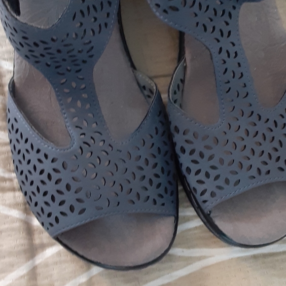 JBU Blue Sandals - Picture 9 of 10